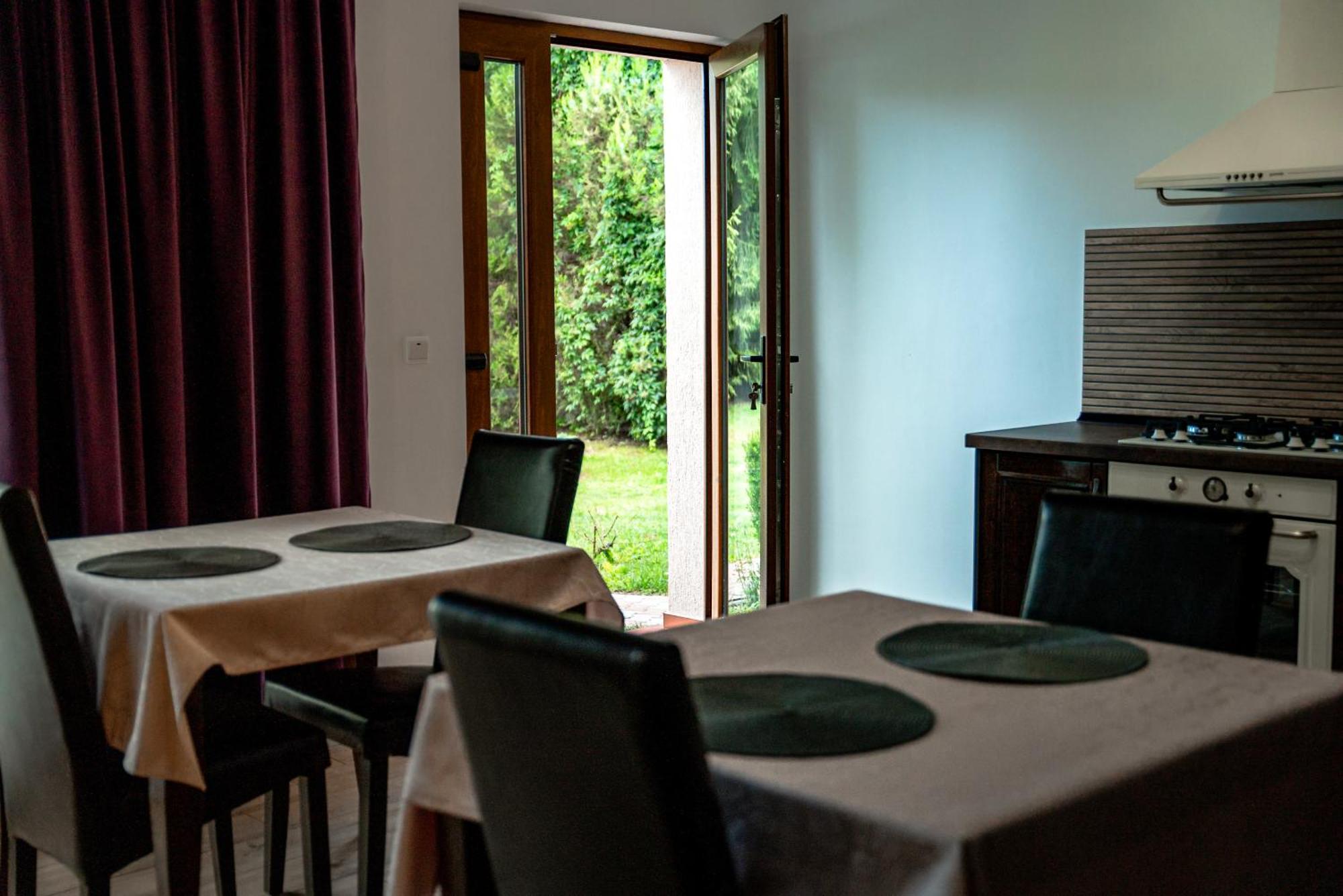 Boutique Marlen Bed & Breakfast Ghimbav Exterior photo