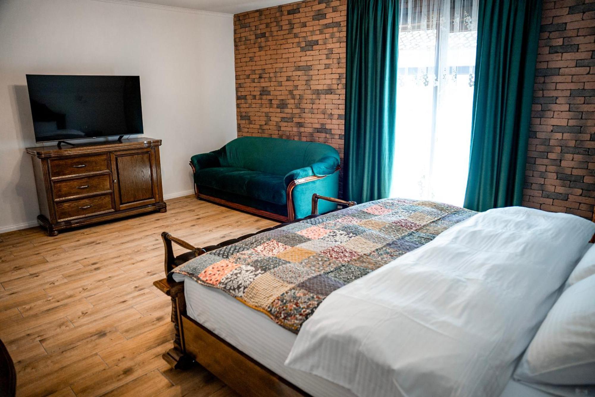 Boutique Marlen Bed & Breakfast Ghimbav Exterior photo