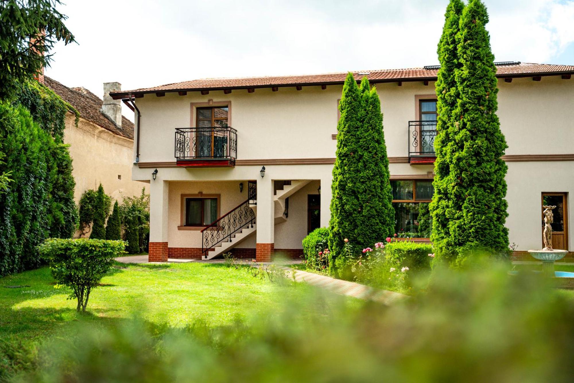 Boutique Marlen Bed & Breakfast Ghimbav Exterior photo