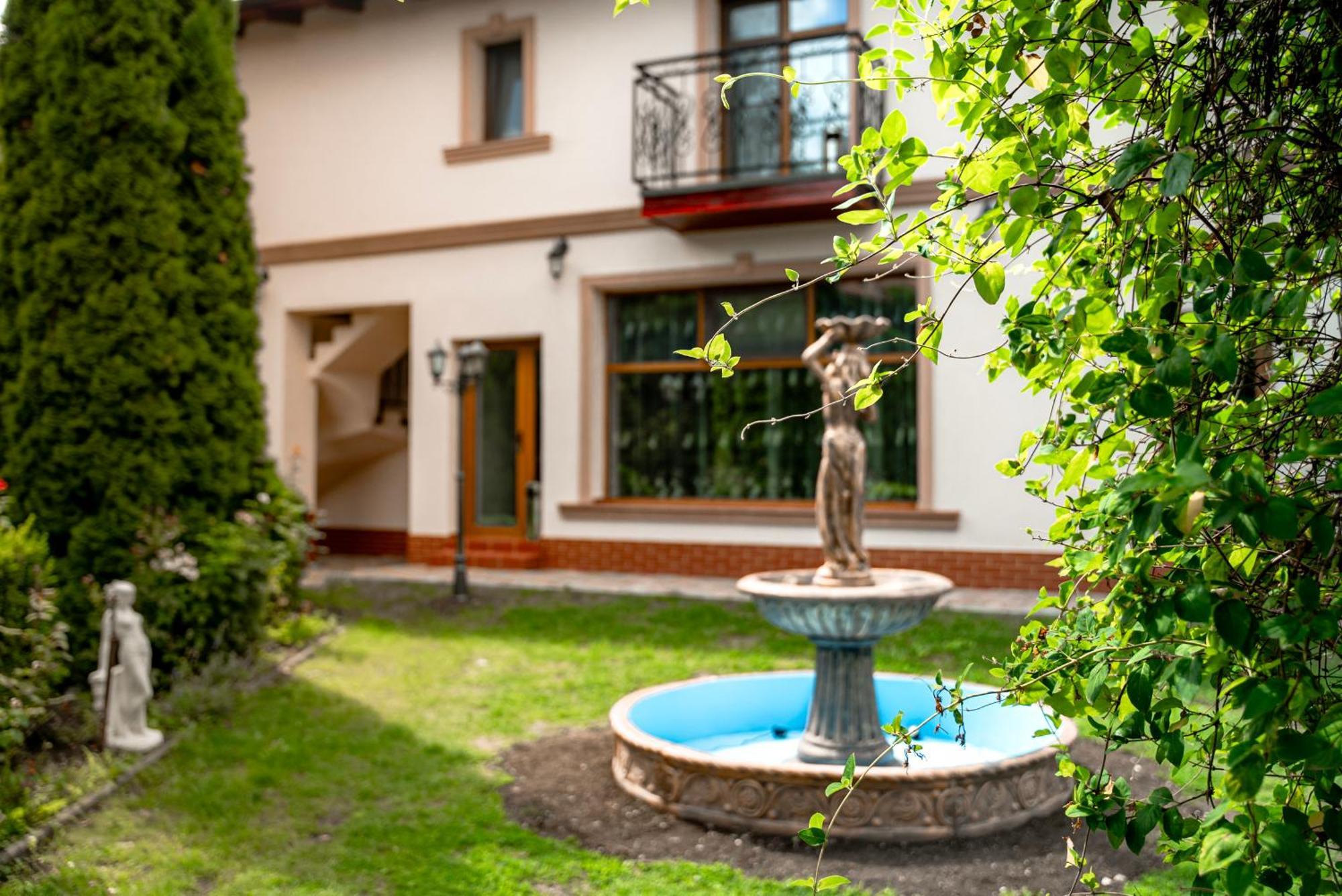Boutique Marlen Bed & Breakfast Ghimbav Exterior photo